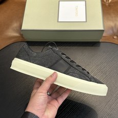 TOM FORD Cambridge 绒面皮低帮运动鞋 本款运动鞋精选绒面小牛皮、对比边饰、圆头、正面系带、橡胶平底、鞋 TOM FORD Cambridge 绒面皮低帮运动鞋 本款运动鞋精选绒面小牛皮、对比边饰、圆头、正面系带、橡胶平底、鞋