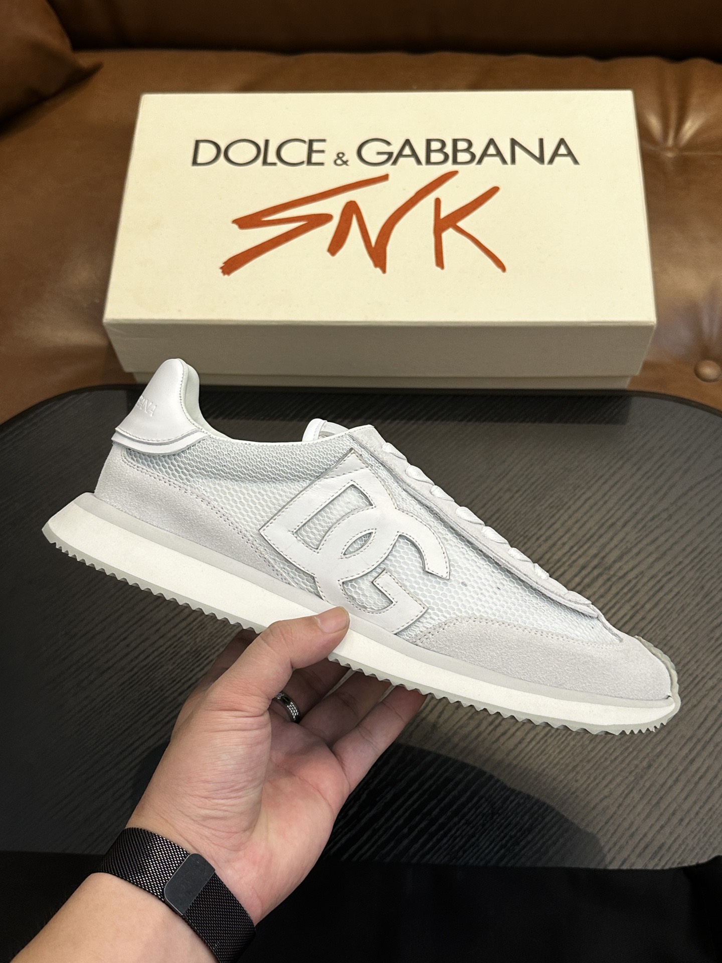 NO:578793,Dolce&Gabbana DG Cushion calfskin and velvet spliced sneakers | embellished with DG logo | lightweight, grippy rubber outsole with innovative design to provide superior performance | jacquard label adds timeless style | original imported cowhide | multiple material splicing design | imported cowhide lining cowhide feet | original TPR elastic outsole  Size39-44 (customized at 38.45.46), DG casual shoes, Dolce&Gabbana, sneakers, cowhide19860909Dolce&Gabbana DG Cushion 小牛皮与天鹅绒拼接运动鞋｜点缀 DG 徽标｜轻便、抓地力强的橡胶外底采用创新设计 提供卓越性能｜提花标签则增添隽永型格｜原版进口牛皮｜多种材质拼接设计｜进口牛皮内里 牛皮垫脚｜原版TPR弹力大底 Size39-44（38.45.46定做）,DG休闲鞋,Dolce&Gabbana,sneakers,cowhide,Men's shoes
