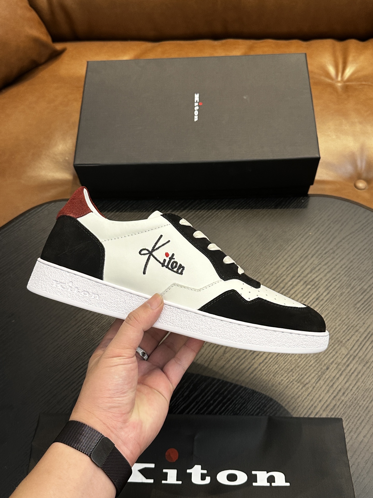 NO:340552,Kiton high-end luxury products, men's calf leather fabric sneakers, upper is made of calf leather, made of integrated molding, comfortable and breathable, the tongue Kiton micro-label, original outsole 1:1, providing a comfortable foot feeling!  Size39-44 (38 45 46 47 customized), Kiton casual shoes, sneakers, cowhide19860909Kiton高端奢品,男士小牛皮面料运动鞋,鞋面由小牛皮制成,一体成型工艺制作,舒适透气,鞋舌Kiton微标,原版大底1:1,提供舒适脚感！ Size39-44（38 45 46 47定做）,Kiton 休闲鞋,sneakers,cowhide,Men's shoes