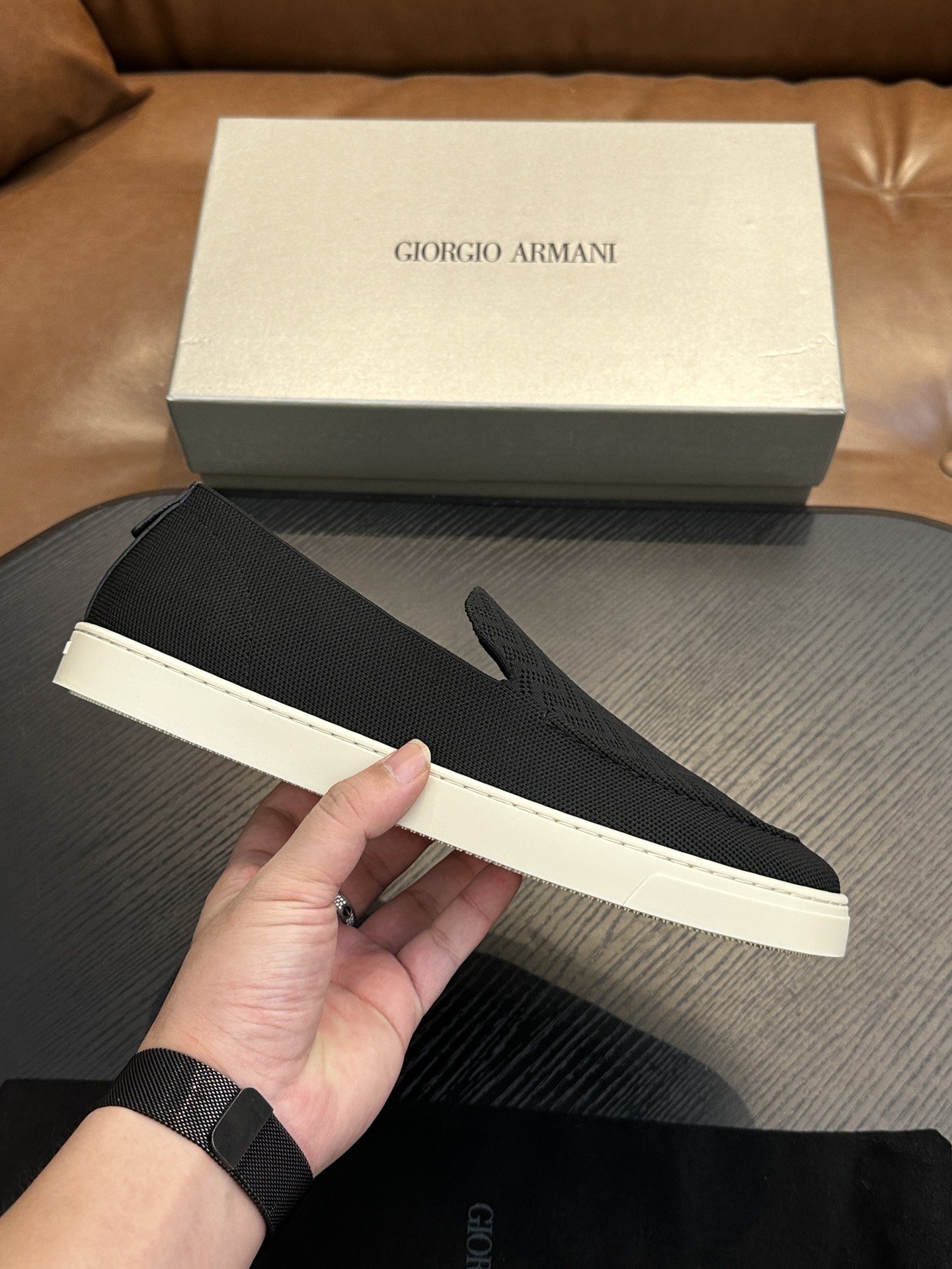 NO:340973,GIORGIO ARMANI Men's low-top flat-sole mesh casual loafers!  This GIORGIO ARMANI loafer is from the Gyo series, inspired by Armani's iconic deconstructed jacket, and is made of the mesh that is the main line of this series. The item is designed with a soft upper and can be easily folded and stored after removing the insole. It is equipped with an exclusive storage box. With its simple and elegant design, it is suitable for a variety of occasions and is suitable for carrying when traveling!  Size 39-40-41-42-43-44-45, Armani casual shoes, armani, armani, loafers, jackets & coats19860909GIORGIO ARMANI 男士一脚蹬低帮平底网布休闲乐福鞋！ 此款 GIORGIO ARMANI乐福鞋出自Gyo系列,灵感源自Armani的标志性解构夹克,并采用该系列主打的网布制成.该单品采用柔软的鞋面设计,在取出鞋垫后可以轻松折叠收纳.其配有专属收纳盒,凭借简约大方的设计,适用于多种场合,适合旅行时携带！ 尺码39-40-41-42-43-44-45,阿玛尼 休闲鞋,armani,armani,loafers,jackets & coats,Men's shoes