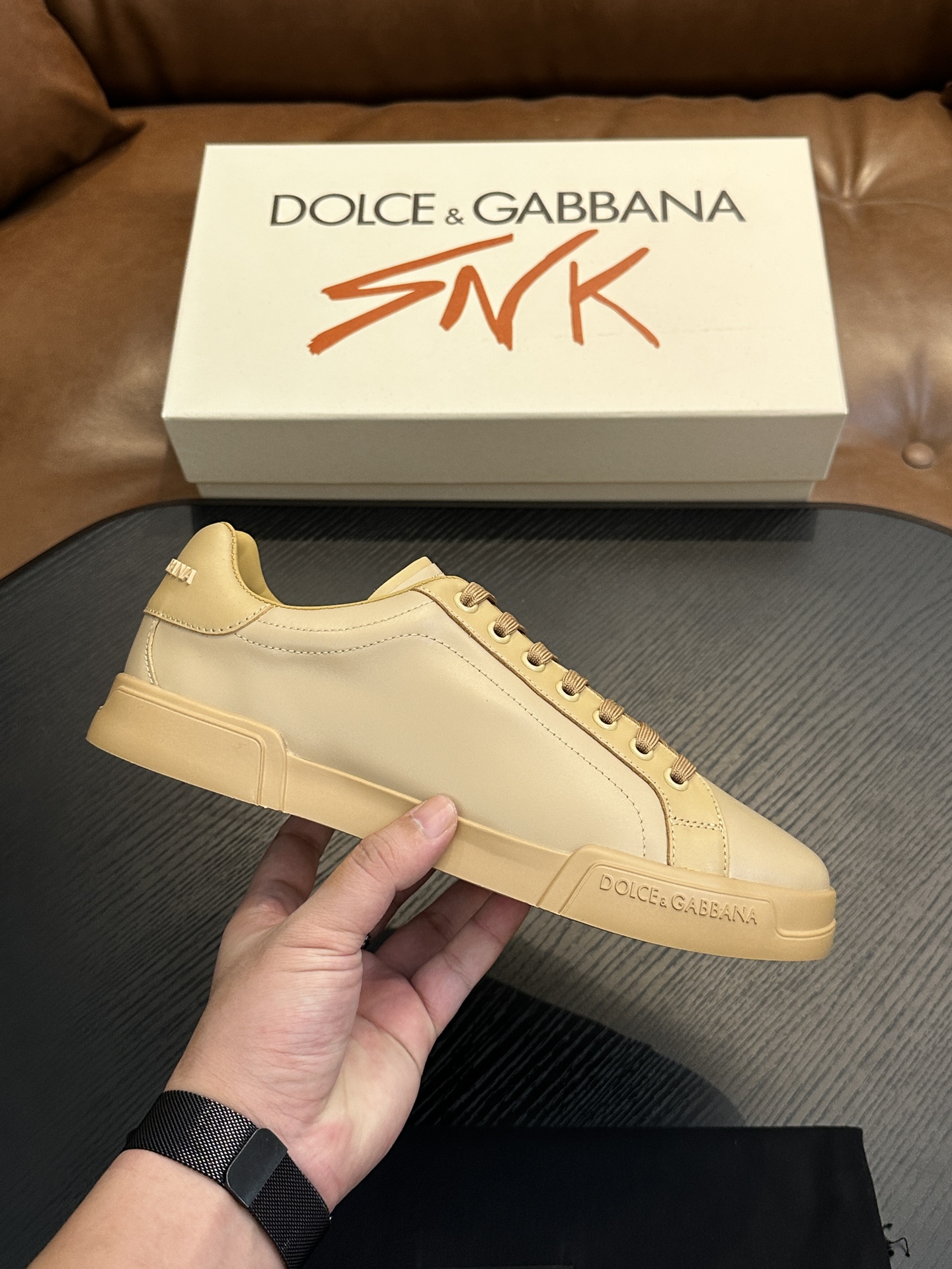 NO:341022,Dolce&Gabbana DG Cushion Calfskin low top sneakers This sneaker is made of imported calfskin, contrasting trim, round toe, front lace-up, foamed outsole, insole with logo. Size 39-44, custom-made (38, 45, 46, 47), DG casual shoes, Dolce&Gabbana, sneakers, cowhide19860909Dolce&Gabbana DG Cushion 小牛皮低帮运动鞋 本款运动鞋采用进口小牛皮、对比边饰、圆头、正面系带、发泡大底、鞋垫饰有标志. 码数39-44,定（38,45,46,47定做）,DG休闲鞋,Dolce&Gabbana,sneakers,cowhide,Men's shoes