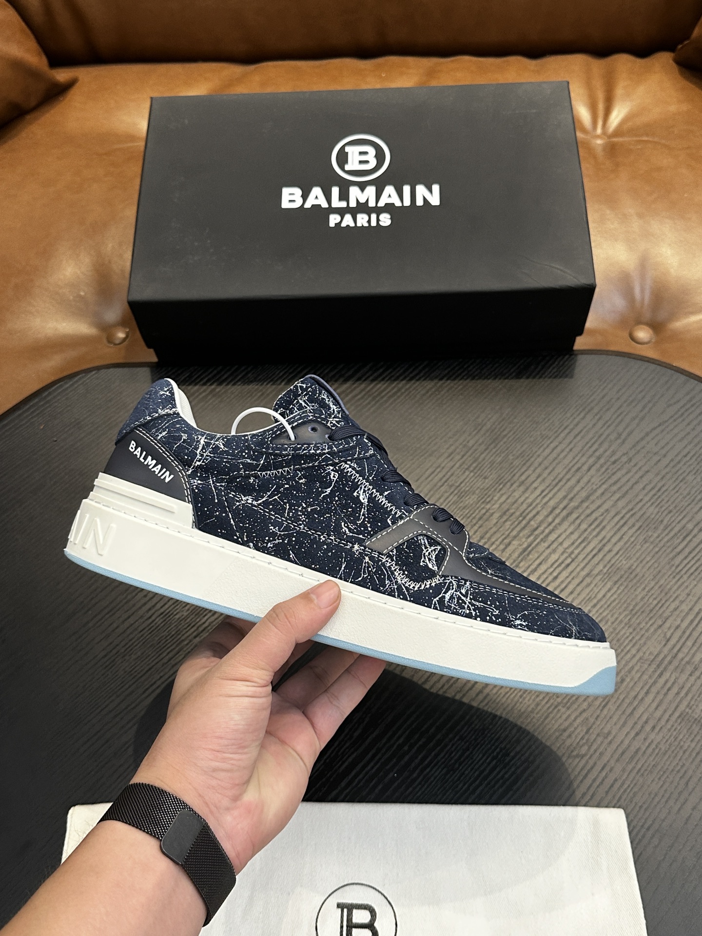 NO:575582,BALMAIN Balmain B-Skate sneakers B-Skate multi-material stitching contrasting color sneakers, the upper is decorated with black laces, the leather stitching tongue is decorated with the Balmain logo, and the TPU sole is decorated with the same color Balmain logo. Sizes 39-44, 38, 45, 46, 47 can be customized, Balmain, balmain, balmain, sneakers19860909BALMAIN巴尔曼B-Skate运动鞋 B-Skate 多材质拼接撞色运动鞋 ,鞋面饰有黑色鞋带,皮革拼接鞋舌点缀 Balmain 徽标, TPU 鞋底饰有同色系 Balmain 徽标. 码数39-44,38、45、46、47可定,巴尔曼,balmain,balmain,sneakers,Men's shoes
