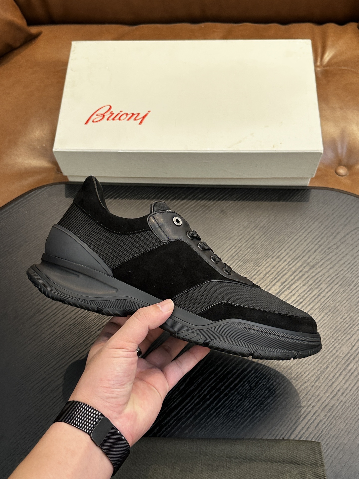 NO:341344,Brioni official website synchronized men's sneakers｜Mixed material running shoes｜Integrated design Brioni sewing label｜Fused Napa leather side straps and brand classic legion stripes｜This running shoes are handmade in Italy｜Lightweight combination soft sole creates elegant and extraordinary shape Size39-44 (customized for 38.45.46), Brioni, sneakers19860909Brioni 官网同步男士运动鞋｜混合材质跑步鞋｜一体式设计Brioni缝纫标签｜融合纳帕皮侧饰带和品牌经典军团条纹｜这款跑步鞋在意大利手工精制而成｜轻质组合软底 打造高雅不凡造型  Size39-44（38.45.46定做）,Brioni,sneakers,Men's shoes