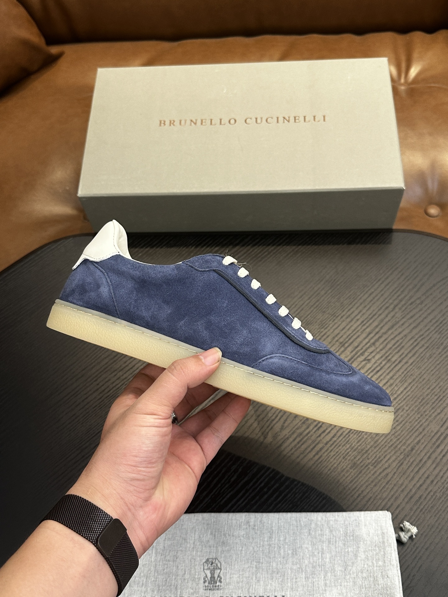 NO:510698,Brunello Cucinelli men's casual shoes The material highlights the fashionable and simple style of this rubber sole shoe. The suede texture upper is elegant and soft, combined with the rubber sole to create a flexible and light comfortable foot feeling. The upper material is made of cow slit leather, imported cow leather inner lining: cow leather inner lining Size: 39-44 (customized by 38.45.46), BC casual shoes, brunello cucinelli, cowhide19860909Brunello Cucinelli男士休闲鞋 材质彰显出这款胶底鞋的时尚、简约风格.绒面质感的鞋面雅致、柔软,结合在橡胶鞋底上,营造出灵活和轻盈的舒适脚感.帮面材质牛剖层革,进口牛皮面 内里:牛皮内里 Size:39-44（38.45.46定制）,BC休闲鞋,brunello cucinelli,cowhide,Men's shoes