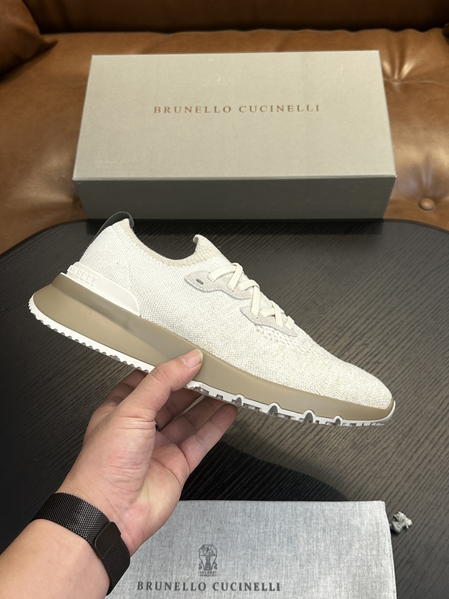 NO:552954,Brunello Cucinelli knitted sneakers. The precious yarn inspired the design of the new sneakers. The cotton knitted upper is a modern interpretation of the classic style. The semi-polished calfskin trim strips are highlighted on the thin and comfortable knitted fabric, highlighting the sophistication with sharp material contrast. Size: 39-44 (customized at 38.45.46), BC casual shoes, brunello cucinelli, sneakers,cowhide19860909Brunello Cucinelli针织运动鞋珍贵纱启发了新运动鞋的设计,全棉针织鞋面以现代方式诠释经典款式.半抛光小牛皮饰条凸显在薄而舒适的针织物上,以鲜明的材质对比彰显精致.Size:39-44(38.45.46定制）,BC休闲鞋,brunello cucinelli,sneakers,cowhide,Men's shoes