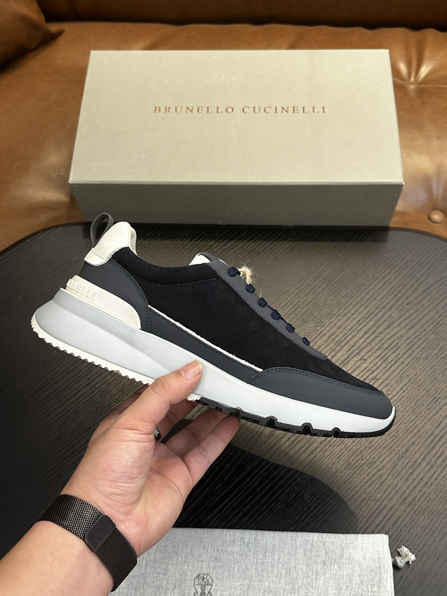 NO:341669,BC autumn and winter new model is available for Brunello Cucinelli Lace-up for men's shoes | Fine reverse fur imported from Italy | Special calf leather for inner lining | 0.5mm round punching design Breathable and not stuffy | Exclusive mold opening TPU outsole | Shoe box uses original drawer shoe box with shoe storage bag Size39-44 (38.45.46 customized), BC casual shoes, brunello cucinelli, cowhide19860909BC秋冬新款上架Brunello Cucinelli 系带休闲男鞋｜鞋面意大利进口细腻反毛皮｜内里本白色苯染专用小牛皮｜0.5mm圆形冲孔设计 透气不闷脚｜独家开模TPU大底｜鞋盒采用原版抽屉式鞋盒配鞋履收纳袋 Size39-44（38.45.46订做),BC休闲鞋,brunello cucinelli,cowhide,Men's shoes