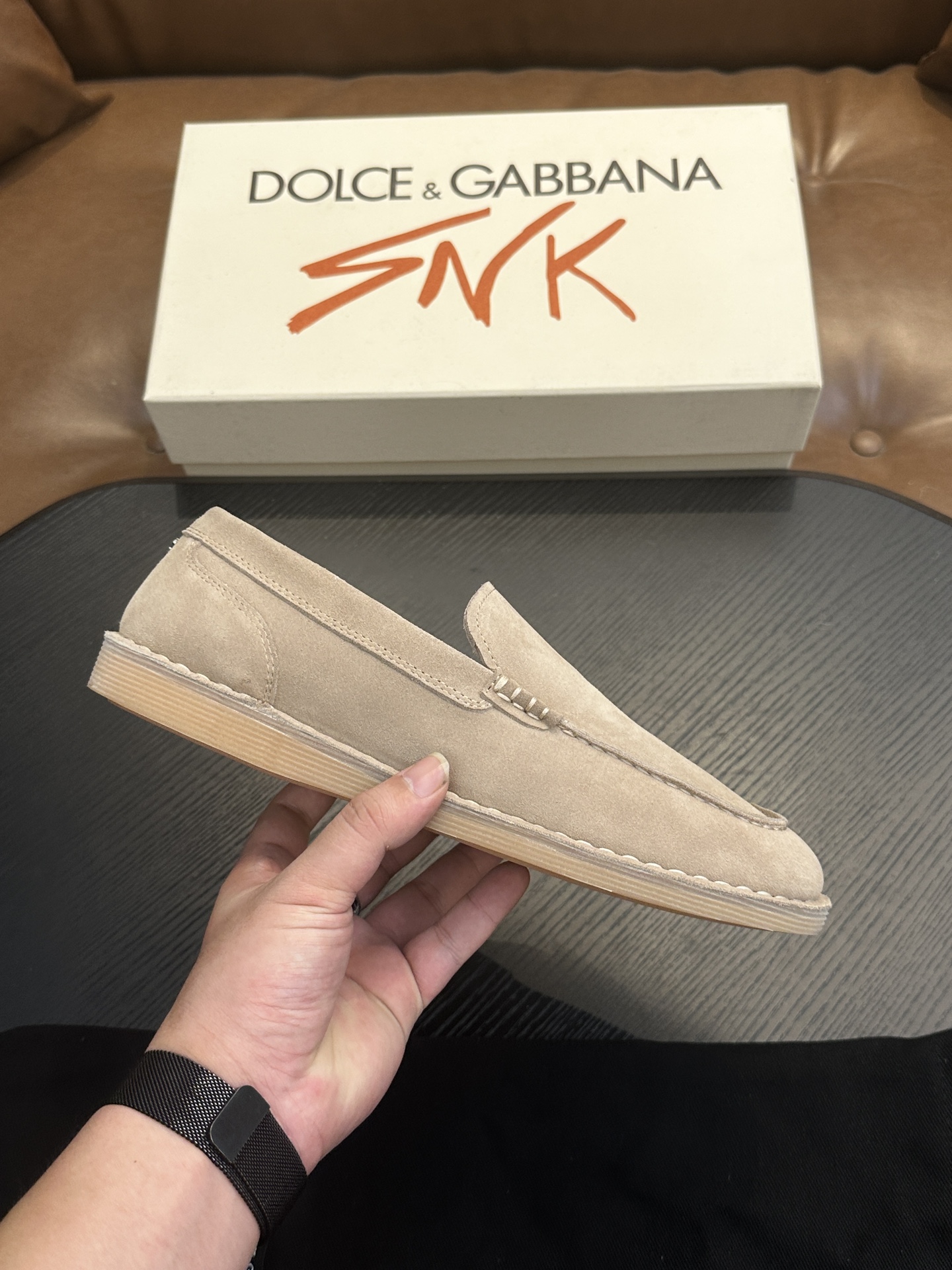 NO:341611,Dolce & Gabbana New Florio series soft suede moccasin shoes | Made of high mercerized cowhide | Classic and fashionable style | Personalized DG logo | Upper outsole inner foot pad integrated reverse line production | Complex process | Market random comparison Size39-44 (customized by 38.45.46), DG casual shoes, Dolce & Gabbana, Dolce & Gabbana, cowhide19860909Dolce&Gabbana杜嘉班纳 New Florio 系列软质绒面革莫卡辛鞋｜采用高丝光牛皮制作｜风格经典时尚｜点缀个性化 DG 徽标｜鞋面大底内里垫脚一体反车线制作｜工艺复杂｜市场随意对比 Size39-44（38.45.46定做）,DG休闲鞋,Dolce&Gabbana,Dolce&Gabbana,cowhide,Men's shoes