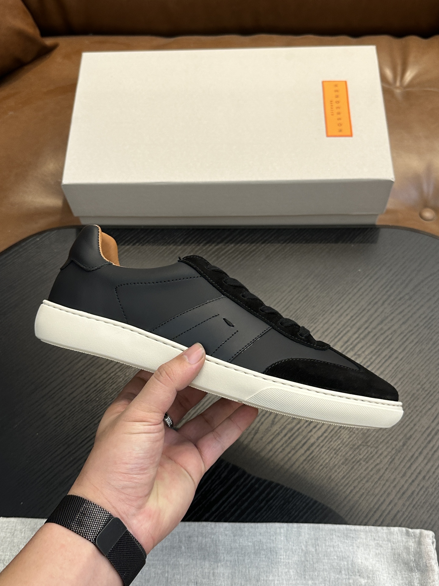 NO:532347,Henderson Baracco classic men's casual sneakers | Soft cowhide leather | Water-dyed cowhide inner | Genuine open mold ergonomic insole | Support walking to make it very comfortable | Ultra-light EVA rubber outsole Size39-44 (customized for 38.45.46),,sneakers,cowhide19860909Henderson Baracco经典男士休闲运动鞋｜柔软的牛皮皮革｜水染牛皮内里｜正版开模人体工学鞋垫｜支撑行走 使其非常舒适｜超轻EVA橡胶外底 Size39-44（38.45.46定做）,,sneakers,cowhide,Men's shoes