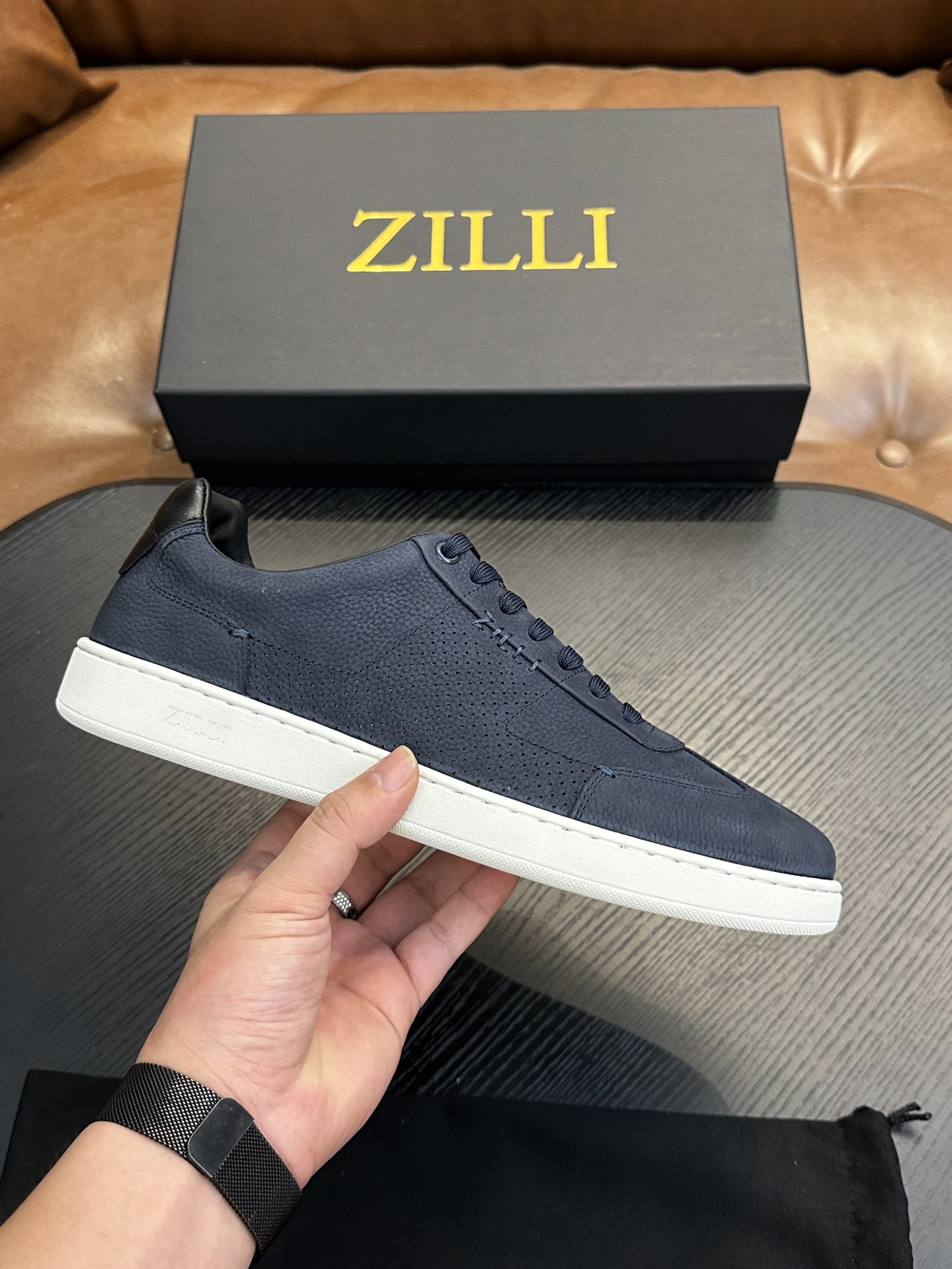 NO:342020,Zilli Italian men's handmade calfskin shoes shipped!  Each pair of shoes from this Italian pure handmade shoe brand is simple and classic, and it is very comfortable and versatile on the feet!  It is not accurate to describe the Italian shoe brand zilli as a 