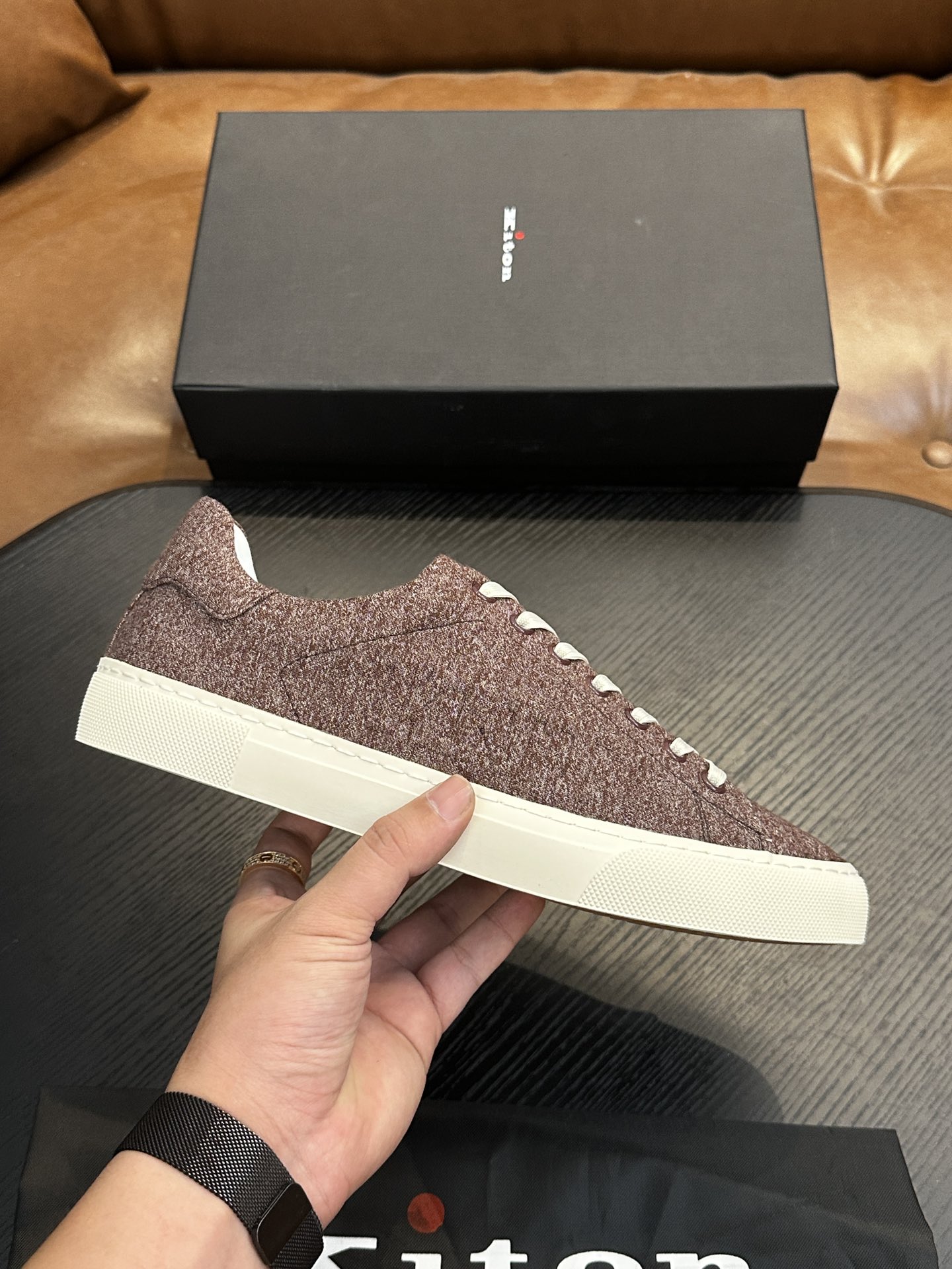 NO:552888,Kiton high-end luxury product, men's calfskin fabric sports shoes, the upper is made of calfskin, made with one-piece molding process, comfortable and breathable, the tongue has Kiton micro-marking, and the original outsole is 1:1, providing a comfortable foot feel!  Size39-44 (38 45 46 47 customized), Kiton casual shoes, sneakers, cowhide19860909Kiton高端奢品,男士小牛皮面料运动鞋,鞋面由小牛皮制成,一体成型工艺制作,舒适透气,鞋舌Kiton微标,原版大底1:1,提供舒适脚感！ Size39-44（38 45 46 47定做）,Kiton 休闲鞋,sneakers,cowhide,Men's shoes