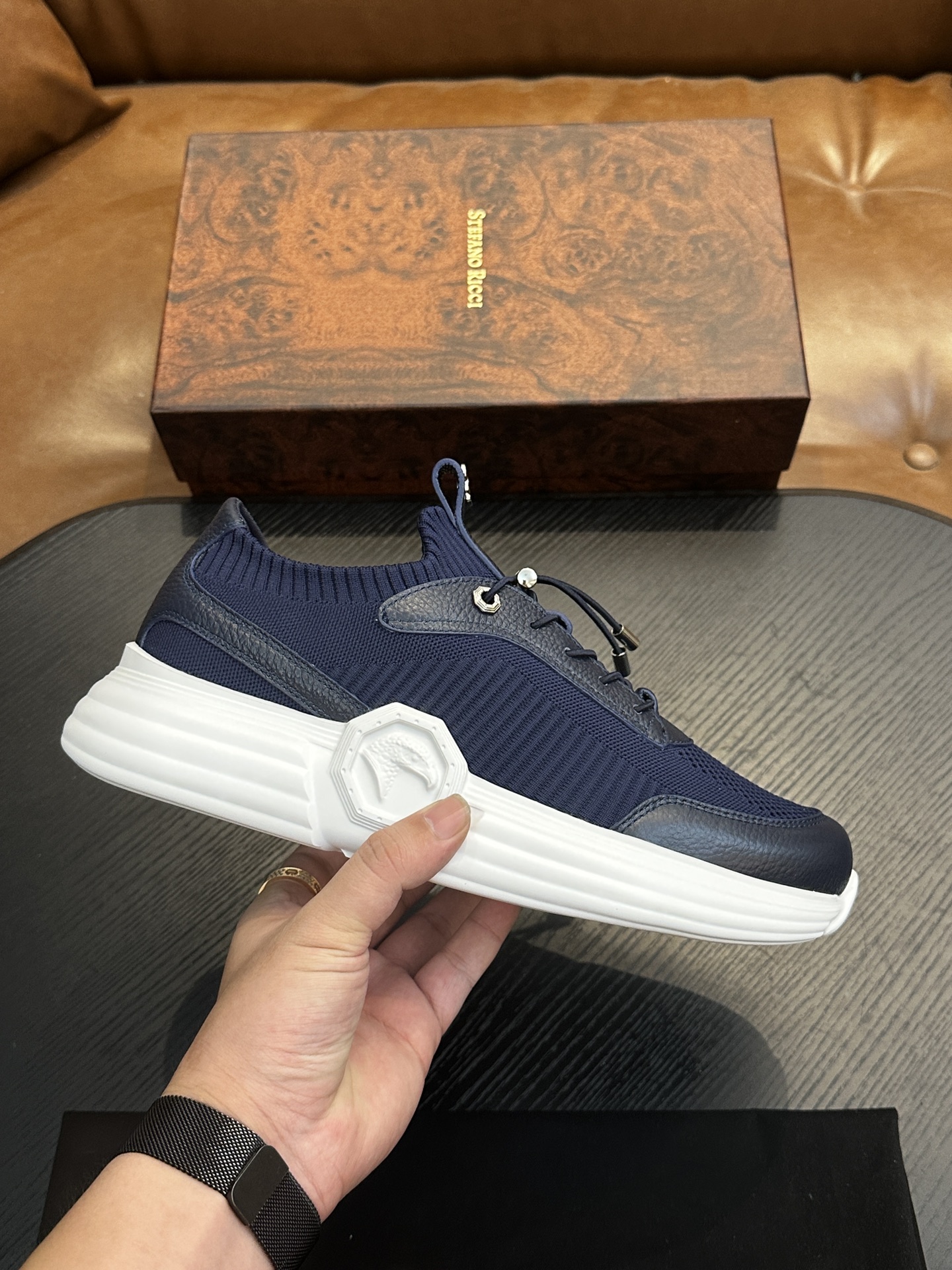 NO:575587,Stefano Ricci Stefano Ricci is a high-end luxury brand, men's casual sports shoes, original cowhide, high-end and delicate texture, full calfskin fabric inside, soft against the skin, simple but not simple, full of retro feel, you will like it more and more!  39-44,Stephen-casual shoes,sneakers,cowhide19860909Stefano Ricci 史蒂芬高端奢侈品牌,男士休闲运动鞋,原版牛皮,质感高端细腻,内里全小牛皮面料,贴肤柔软,简约不简单,复古感十足,越穿越喜欢！39-44,史蒂芬-休闲鞋,sneakers,cowhide,Men's shoes