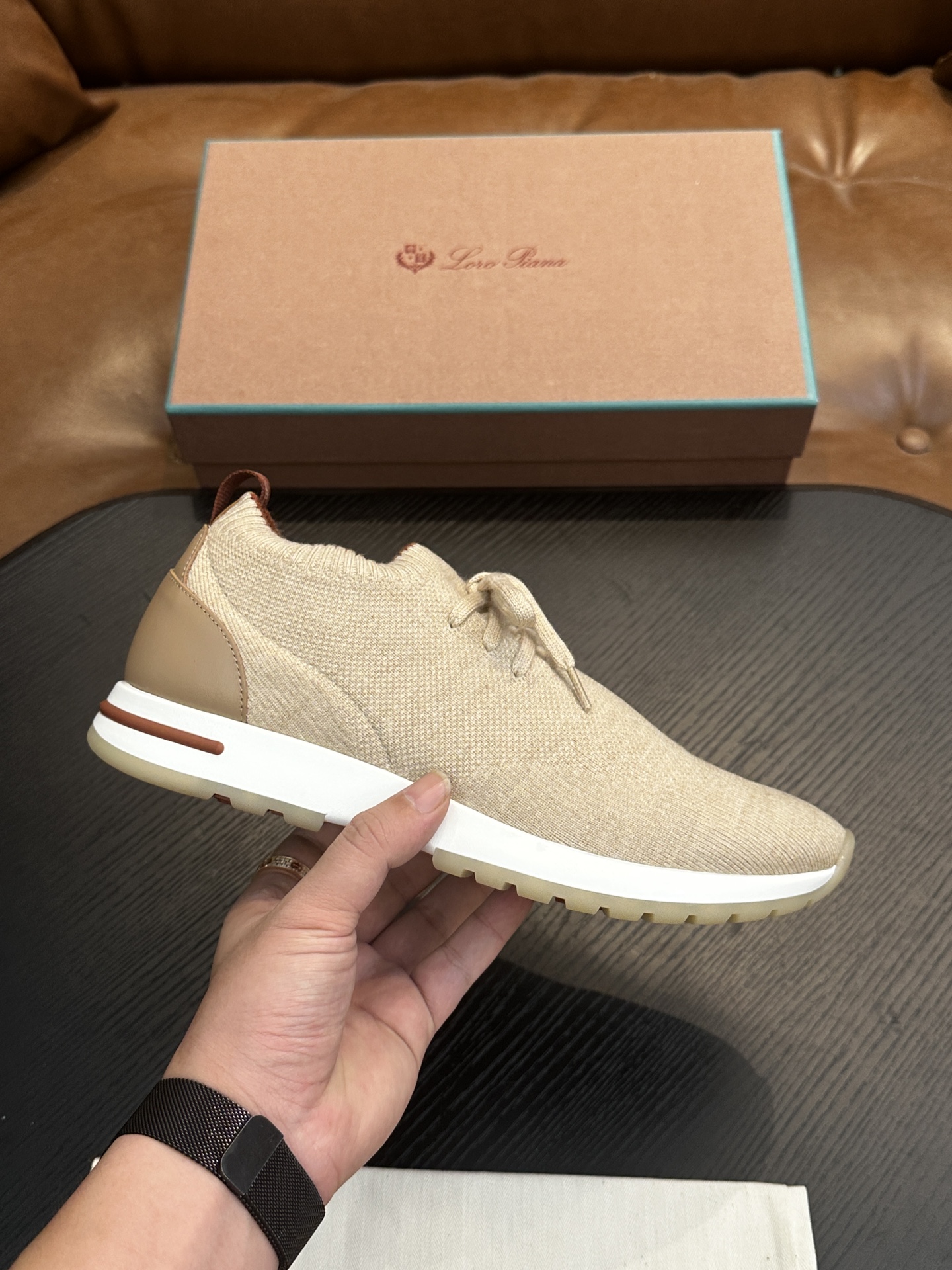 NO:587009,LP new color matching Loro Piana official website knitted sneakers of the same style | Made of Wish wool blended fabric | The upper is made of unique knitted fabric production technology | All-round one-to-one restoration of the counter process | Mid-bottom full cowhide zipping process | Installed with the original open mold lightweight TPU three-color combination suction mold technology outsole | Not the ordinary bulky one-piece rubber sole on the market  Size39-44 (customized at 38.45.46), LP casual shoes, loro piana, loro piana, sneakers, cowhide19860909LP新配色 Loro Piana(诺悠翩雅)官网同款针织运动鞋｜采用 Wish 羊毛混纺面料制作｜鞋面采用独特针织面料制作工艺｜全方位一比一复原专柜工艺流程｜中底部全牛皮拉绑工艺流程｜加装原版开模轻盈TPU三色组合吸模工艺大底｜绝非市面普通笨重一体橡胶底 Size39-44（38.45.46定做）,LP休闲鞋,loro piana,loro piana,sneakers,cowhide,Men's shoes