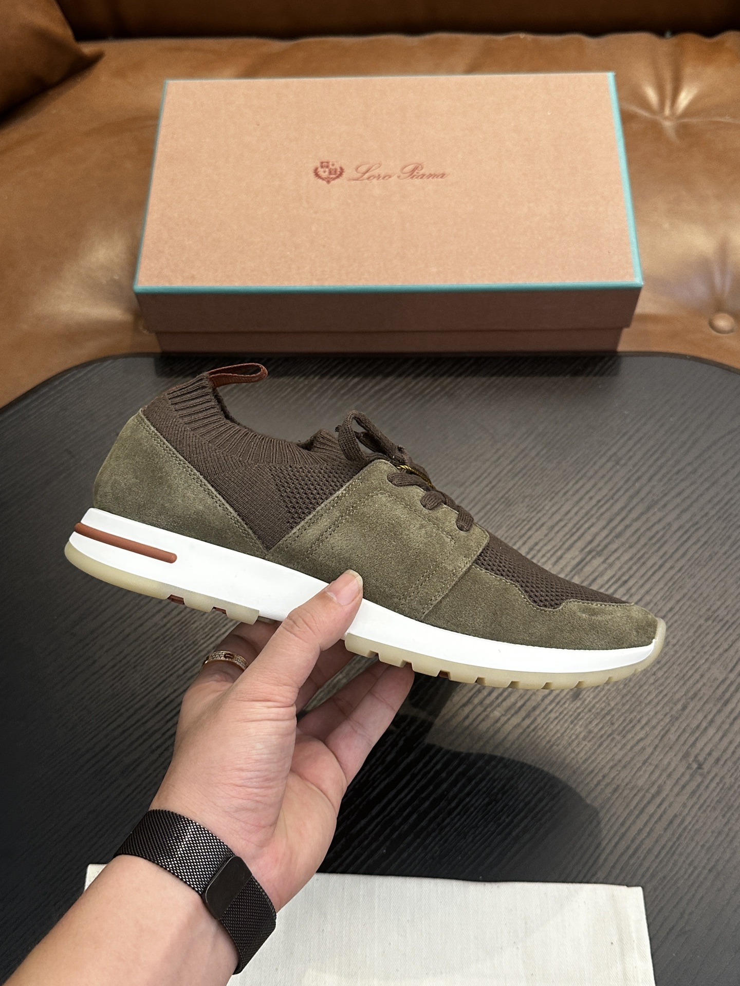 NO:620377,LP new color matching Loro Piana official website knitted sneakers of the same style | Made of Wish wool blended fabric | The upper is made of unique knitted fabric production technology | All-round one-to-one restoration of the counter process | Mid-bottom full cowhide zipping process | Installed with the original open mold lightweight TPU three-color combination suction mold technology outsole | Not the ordinary bulky one-piece rubber sole on the market  Size39-44 (customized at 38.45.46), LP casual shoes, loro piana, loro piana, sneakers, cowhide19860909LP新配色 Loro Piana(诺悠翩雅)官网同款针织运动鞋｜采用 Wish 羊毛混纺面料制作｜鞋面采用独特针织面料制作工艺｜全方位一比一复原专柜工艺流程｜中底部全牛皮拉绑工艺流程｜加装原版开模轻盈TPU三色组合吸模工艺大底｜绝非市面普通笨重一体橡胶底 Size39-44（38.45.46定做）,LP休闲鞋,loro piana,loro piana,sneakers,cowhide,Men's shoes