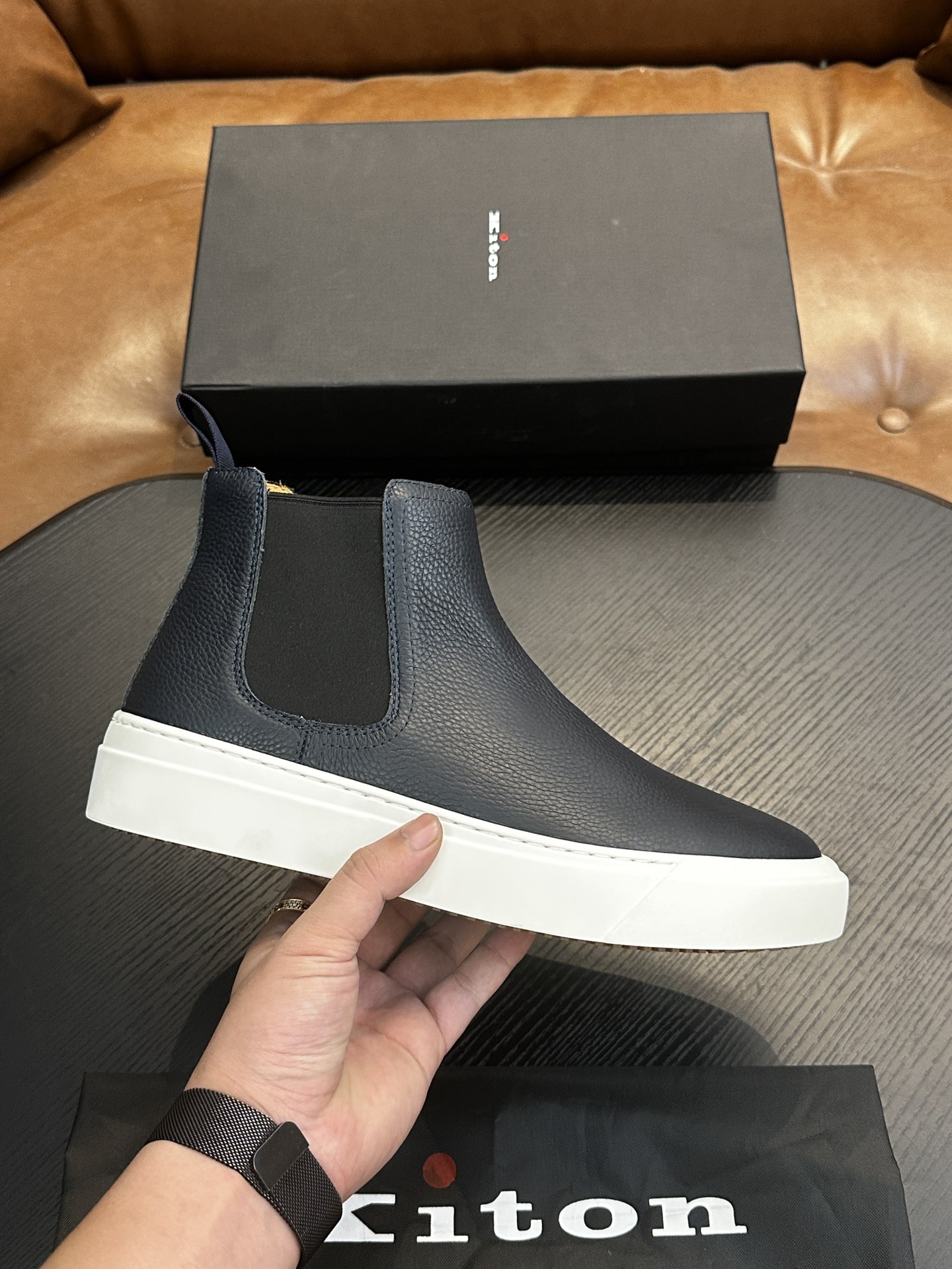 NO:587001,Kiton high-end luxury product, men's calfskin fabric sports shoes, the upper is made of calfskin, made with one-piece molding process, comfortable and breathable, the tongue has Kiton micro-marking, and the original outsole is 1:1, providing a comfortable foot feel!  Size39-44 (38 45 46 47 customized), Kiton casual shoes, sneakers, cowhide19860909Kiton高端奢品,男士小牛皮面料运动鞋,鞋面由小牛皮制成,一体成型工艺制作,舒适透气,鞋舌Kiton微标,原版大底1:1,提供舒适脚感！ Size39-44（38 45 46 47定做）,Kiton 休闲鞋,sneakers,cowhide,Men's shoes