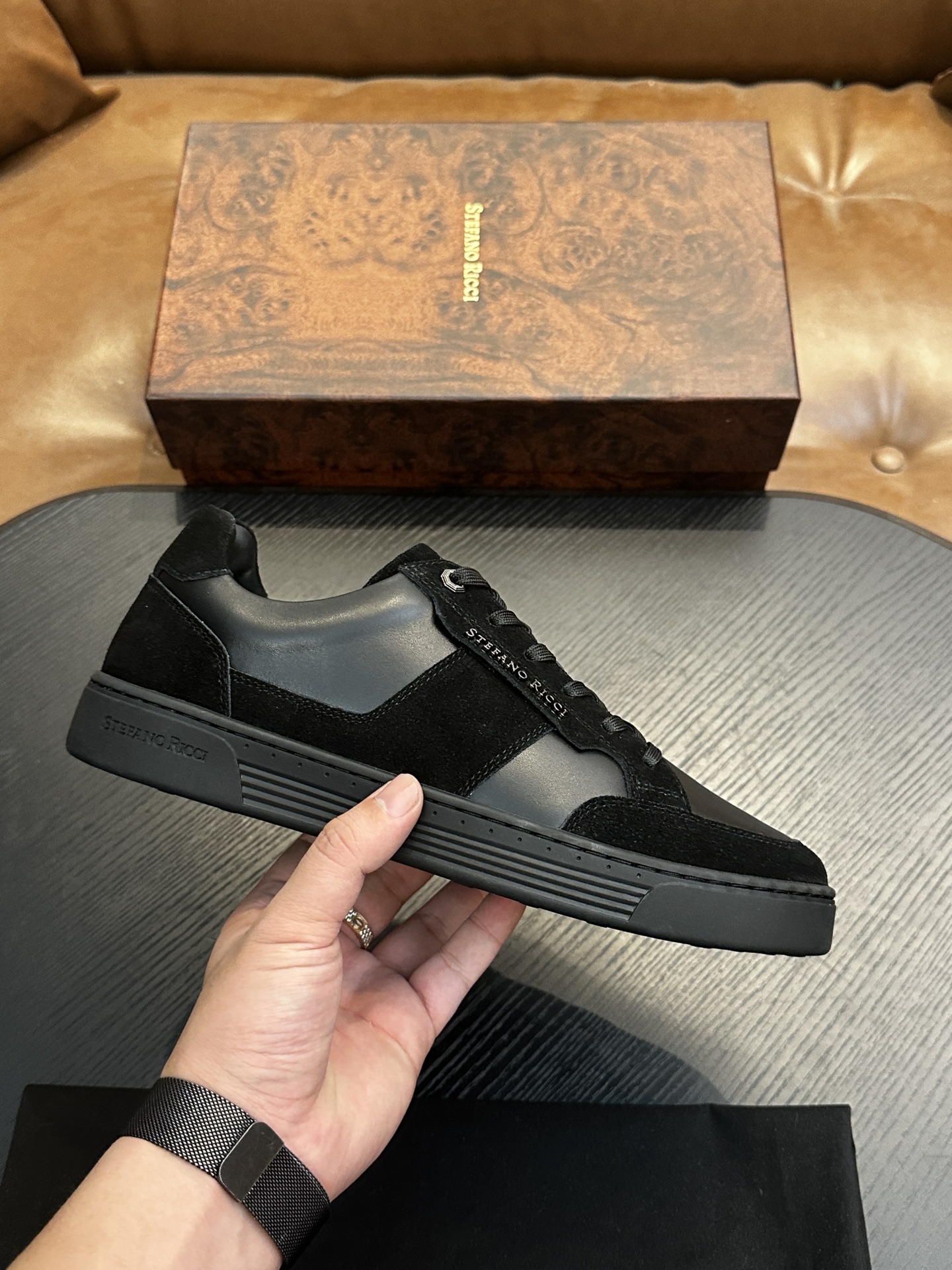 NO:639705,Stefano Ricci Stefano Ricci is a high-end luxury brand, men's casual sports shoes, original cowhide, high-end and delicate texture, full calfskin fabric inside, soft against the skin, simple but not simple, full of retro feel, you will like it more and more!  39-44,,sneakers,cowhide19860909Stefano Ricci 史蒂芬高端奢侈品牌,男士休闲运动鞋,原版牛皮,质感高端细腻,内里全小牛皮面料,贴肤柔软,简约不简单,复古感十足,越穿越喜欢！39-44,,sneakers,cowhide,Men's shoes