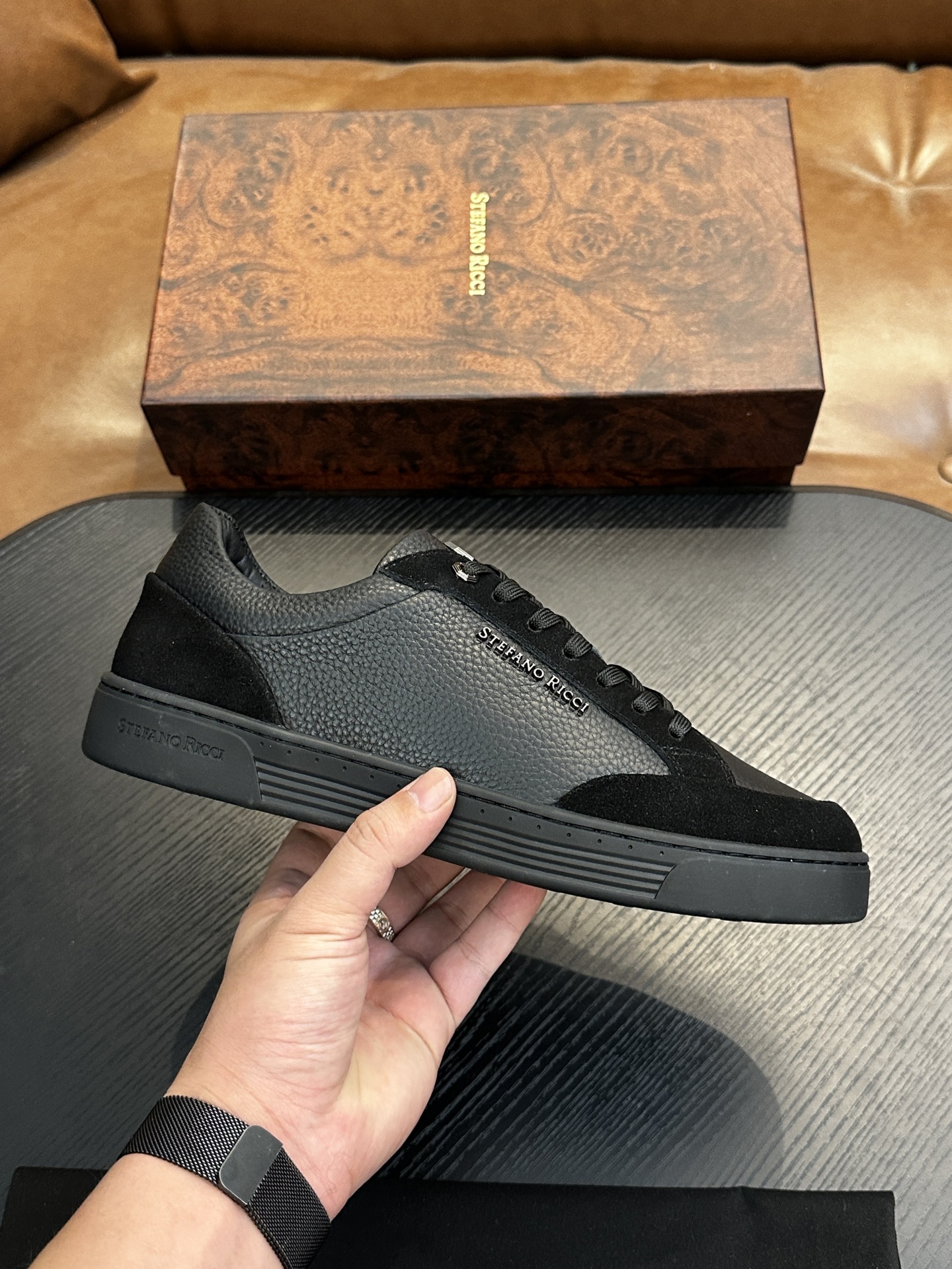 NO:639699,Stefano Ricci Stefano Ricci is a high-end luxury brand, men's casual sports shoes, original cowhide, high-end and delicate texture, full calfskin fabric inside, soft against the skin, simple but not simple, full of retro feel, you will like it more and more!  39-44,,sneakers,cowhide19860909Stefano Ricci 史蒂芬高端奢侈品牌,男士休闲运动鞋,原版牛皮,质感高端细腻,内里全小牛皮面料,贴肤柔软,简约不简单,复古感十足,越穿越喜欢！39-44,,sneakers,cowhide,Men's shoes