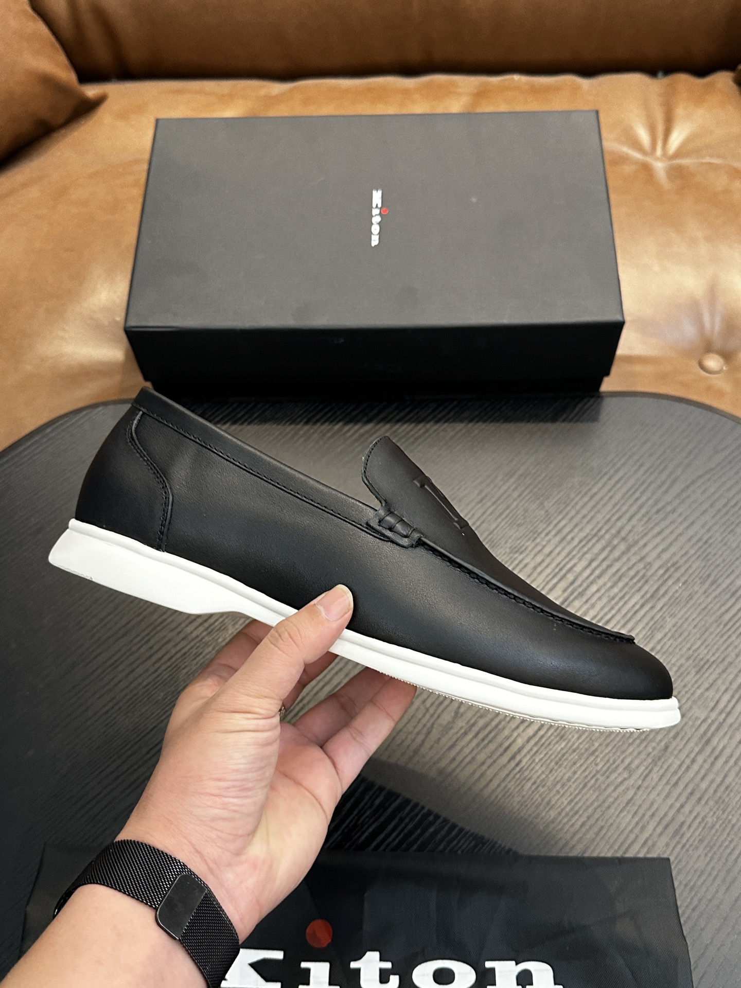 NO:665230,Kiton high-end luxury product, men's calfskin fabric sports shoes, the upper is made of calfskin, made with one-piece molding process, comfortable and breathable, the tongue has Kiton micro-marking, and the original outsole is 1:1, providing a comfortable foot feel!  Size39-44 (38 45 46 47 customized),,sneakers,cowhide19860909Kiton高端奢品,男士小牛皮面料运动鞋,鞋面由小牛皮制成,一体成型工艺制作,舒适透气,鞋舌Kiton微标,原版大底1:1,提供舒适脚感！ Size39-44（38 45 46 47定做）,,sneakers,cowhide,Men's shoes