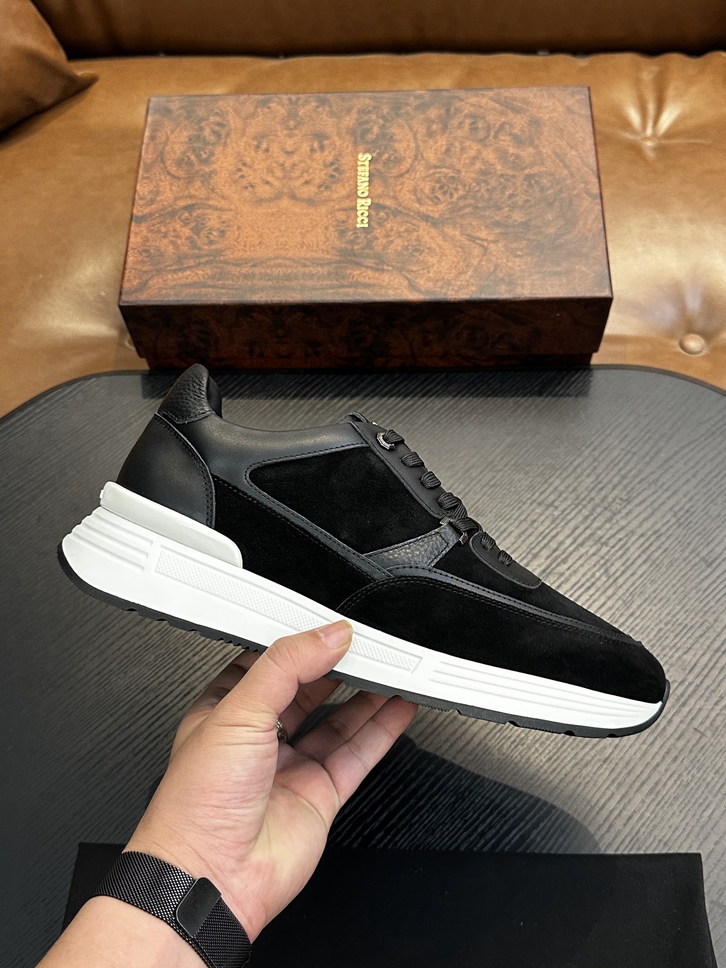 NO:711727,Stefano Ricci Stefano Ricci is a high-end luxury brand, men's casual sports shoes, original cowhide, high-end and delicate texture, full calfskin fabric inside, soft against the skin, simple but not simple, full of retro feel, you will like it more and more!  39-44,,sneakers,cowhide19860909Stefano Ricci 史蒂芬高端奢侈品牌,男士休闲运动鞋,原版牛皮,质感高端细腻,内里全小牛皮面料,贴肤柔软,简约不简单,复古感十足,越穿越喜欢！39-44,,sneakers,cowhide,Men's shoes