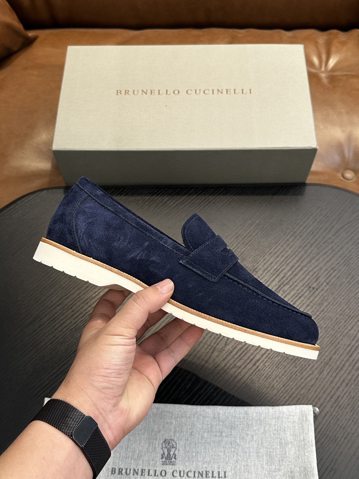 NO:833565,BC new products are on sale Brunello Cucinelli's new suede loafers | The fabric is made of imported suede cowhide | Breathable cowhide lining | Same-color stitching details | Lightweight genuine leather extended foam outsole to enhance the comfort of wearing | Simple slip-on shoes that are easy to put on and take off | Very breathable and not tiring to wear for a long time | A must-have recommended for summer | Original box packaging dust bag  Size39-44 (customized at 38.45.46),, brunello cucinelli, loafers, cowhide, chamois leather19860909BC新品发售Brunello Cucinelli新款麂皮绒面乐福鞋｜面料采用进口反绒牛皮｜透气牛皮内里｜同色系缝线细节｜轻盈真皮延条发泡大底提升舒适穿着感｜套脚穿简约鞋型穿脱十分跟脚｜透气性极好久穿不累｜夏季值得推荐入手的一款必备｜原盒包装防尘袋 Size39-44（38.45.46定做),,brunello cucinelli,loafers,cowhide,chamois leather,Men's shoes