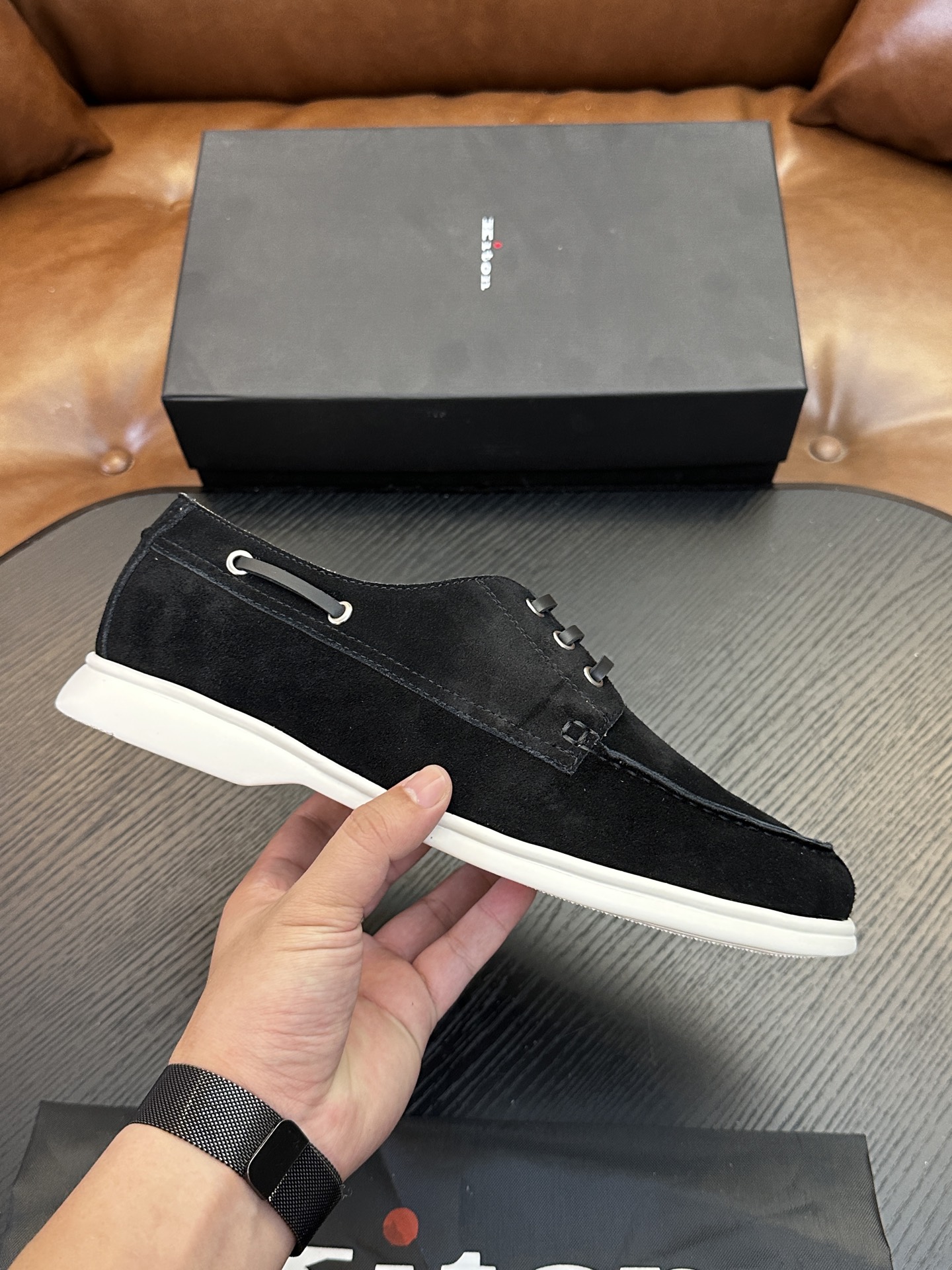 NO:833005,Kiton high-end luxury product, men's calfskin fabric sports shoes, the upper is made of calfskin, made with one-piece molding process, comfortable and breathable, the tongue has Kiton micro-marking, and the original outsole is 1:1, providing a comfortable foot feel!  Size39-44 (38 45 46 47 customized),,sneakers,cowhide19860909Kiton高端奢品,男士小牛皮面料运动鞋,鞋面由小牛皮制成,一体成型工艺制作,舒适透气,鞋舌Kiton微标,原版大底1:1,提供舒适脚感！ Size39-44（38 45 46 47定做）,,sneakers,cowhide,Men's shoes