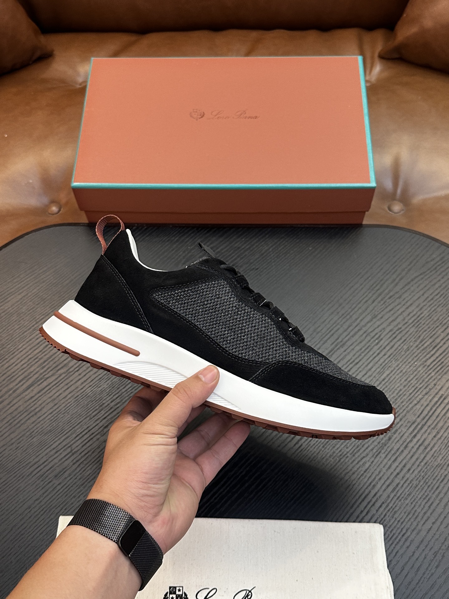 NO:853836,The same style of knitted sneakers from the official website of Loro Piana | One-to-one original molding made of Wish wool blended fabrics | The upper is made of unique knitted fabric and craftsman cowhide lining | All-round one-to-one restoration counter process | Mid-bottom full cowhide zipping process | Installed with the original molding and lightweight TPU combination suction mold technology outsole | It is definitely not the ordinary bulky one-piece rubber sole on the market  Size39-44 (customized at 38.45.46),,loro piana,sneakers,cowhide19860909Loro Piana(诺悠翩雅)官网同款针织运动鞋｜一比一原版开模采用 Wish 羊毛混纺面料制作｜鞋面采用独特针织面料制作工艺牛皮内里｜全方位一比一复原专柜工艺流程｜中底部全牛皮拉绑工艺流程｜加装原版开模轻盈TPU组合吸模工艺大底｜绝非市面普通笨重一体橡胶底 Size39-44（38.45.46定做）,,loro piana,sneakers,cowhide,Men's shoes