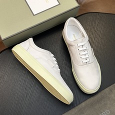 TOM FORD Cambridge 牛皮低帮运动鞋 本款运动鞋采用进口反绒小牛皮、对比边饰、圆头、正面系带、橡胶平底、 TOM FORD Cambridge 牛皮低帮运动鞋 本款运动鞋采用进口反绒小牛皮、对比边饰、圆头、正面系带、橡胶平底、