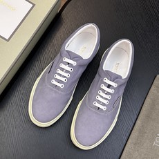 TOM FORD Cambridge 牛皮低帮运动鞋 本款运动鞋采用进口反绒小牛皮、对比边饰、圆头、正面系带、橡胶平底、 TOM FORD Cambridge 牛皮低帮运动鞋 本款运动鞋采用进口反绒小牛皮、对比边饰、圆头、正面系带、橡胶平底、