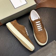 TOM FORD Cambridge 牛皮低帮运动鞋 本款运动鞋采用进口反绒小牛皮、对比边饰、圆头、正面系带、橡胶平底、 TOM FORD Cambridge 牛皮低帮运动鞋 本款运动鞋采用进口反绒小牛皮、对比边饰、圆头、正面系带、橡胶平底、