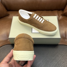 TOM FORD Cambridge 牛皮低帮运动鞋 本款运动鞋采用进口反绒小牛皮、对比边饰、圆头、正面系带、橡胶平底、 TOM FORD Cambridge 牛皮低帮运动鞋 本款运动鞋采用进口反绒小牛皮、对比边饰、圆头、正面系带、橡胶平底、