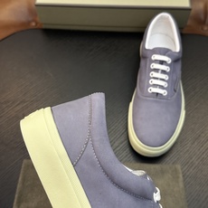 TOM FORD Cambridge 牛皮低帮运动鞋 本款运动鞋采用进口反绒小牛皮、对比边饰、圆头、正面系带、橡胶平底、 TOM FORD Cambridge 牛皮低帮运动鞋 本款运动鞋采用进口反绒小牛皮、对比边饰、圆头、正面系带、橡胶平底、