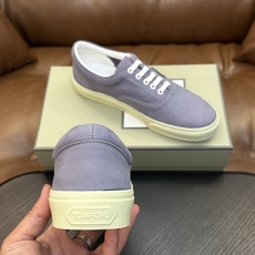 TOM FORD Cambridge 牛皮低帮运动鞋 本款运动鞋采用进口反绒小牛皮、对比边饰、圆头、正面系带、橡胶平底、 TOM FORD Cambridge 牛皮低帮运动鞋 本款运动鞋采用进口反绒小牛皮、对比边饰、圆头、正面系带、橡胶平底、