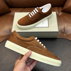 TOM FORD Cambridge 牛皮低帮运动鞋 本款运动鞋采用进口反绒小牛皮、对比边饰、圆头、正面系带、橡胶平底、 TOM FORD Cambridge 牛皮低帮运动鞋 本款运动鞋采用进口反绒小牛皮、对比边饰、圆头、正面系带、橡胶平底、