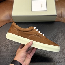 TOM FORD Cambridge 牛皮低帮运动鞋 本款运动鞋采用进口反绒小牛皮、对比边饰、圆头、正面系带、橡胶平底、 TOM FORD Cambridge 牛皮低帮运动鞋 本款运动鞋采用进口反绒小牛皮、对比边饰、圆头、正面系带、橡胶平底、