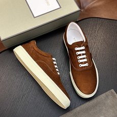 TOM FORD Cambridge 牛皮低帮运动鞋 本款运动鞋采用进口反绒小牛皮、对比边饰、圆头、正面系带、橡胶平底、 TOM FORD Cambridge 牛皮低帮运动鞋 本款运动鞋采用进口反绒小牛皮、对比边饰、圆头、正面系带、橡胶平底、