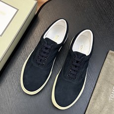 TOM FORD Cambridge 牛皮低帮运动鞋 本款运动鞋采用进口反绒小牛皮、对比边饰、圆头、正面系带、橡胶平底、 TOM FORD Cambridge 牛皮低帮运动鞋 本款运动鞋采用进口反绒小牛皮、对比边饰、圆头、正面系带、橡胶平底、