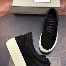 TOM FORD Cambridge 牛皮低帮运动鞋 本款运动鞋采用进口反绒小牛皮、对比边饰、圆头、正面系带、橡胶平底、 TOM FORD Cambridge 牛皮低帮运动鞋 本款运动鞋采用进口反绒小牛皮、对比边饰、圆头、正面系带、橡胶平底、