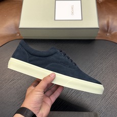 TOM FORD Cambridge 牛皮低帮运动鞋 本款运动鞋采用进口反绒小牛皮、对比边饰、圆头、正面系带、橡胶平底、 TOM FORD Cambridge 牛皮低帮运动鞋 本款运动鞋采用进口反绒小牛皮、对比边饰、圆头、正面系带、橡胶平底、