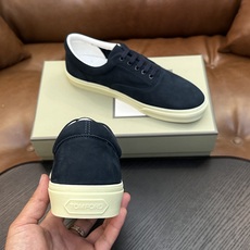 TOM FORD Cambridge 牛皮低帮运动鞋 本款运动鞋采用进口反绒小牛皮、对比边饰、圆头、正面系带、橡胶平底、 TOM FORD Cambridge 牛皮低帮运动鞋 本款运动鞋采用进口反绒小牛皮、对比边饰、圆头、正面系带、橡胶平底、