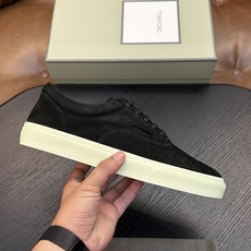 TOM FORD Cambridge 牛皮低帮运动鞋 本款运动鞋采用进口反绒小牛皮、对比边饰、圆头、正面系带、橡胶平底、 TOM FORD Cambridge 牛皮低帮运动鞋 本款运动鞋采用进口反绒小牛皮、对比边饰、圆头、正面系带、橡胶平底、