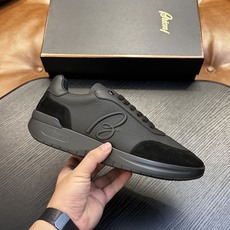 Brioni 官网同步男士运动鞋|混合材质跑步鞋|一体式设计Brioni缝纫标签|融合纳帕皮侧饰带和品牌经典军团条纹|这 Brioni 官网同步男士运动鞋|混合材质跑步鞋|一体式设计Brioni缝纫标签|融合纳帕皮侧饰带和品牌经典军团条纹|这