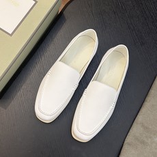 TOM FORD Cambridge 牛皮低帮运动鞋 本款运动鞋采用进口反绒小牛皮、对比边饰、圆头、正面系带、橡胶平底、 TOM FORD Cambridge 牛皮低帮运动鞋 本款运动鞋采用进口反绒小牛皮、对比边饰、圆头、正面系带、橡胶平底、