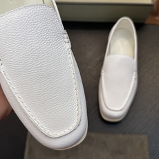 TOM FORD Cambridge 牛皮低帮运动鞋 本款运动鞋采用进口反绒小牛皮、对比边饰、圆头、正面系带、橡胶平底、 TOM FORD Cambridge 牛皮低帮运动鞋 本款运动鞋采用进口反绒小牛皮、对比边饰、圆头、正面系带、橡胶平底、