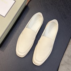 TOM FORD Cambridge 牛皮低帮运动鞋 本款运动鞋采用进口反绒小牛皮、对比边饰、圆头、正面系带、橡胶平底、 TOM FORD Cambridge 牛皮低帮运动鞋 本款运动鞋采用进口反绒小牛皮、对比边饰、圆头、正面系带、橡胶平底、