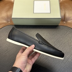 TOM FORD Cambridge 牛皮低帮运动鞋 本款运动鞋采用进口反绒小牛皮、对比边饰、圆头、正面系带、橡胶平底、 TOM FORD Cambridge 牛皮低帮运动鞋 本款运动鞋采用进口反绒小牛皮、对比边饰、圆头、正面系带、橡胶平底、