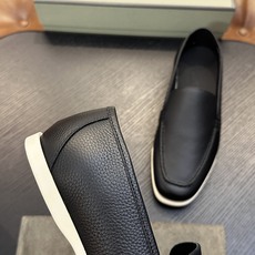 TOM FORD Cambridge 牛皮低帮运动鞋 本款运动鞋采用进口反绒小牛皮、对比边饰、圆头、正面系带、橡胶平底、 TOM FORD Cambridge 牛皮低帮运动鞋 本款运动鞋采用进口反绒小牛皮、对比边饰、圆头、正面系带、橡胶平底、
