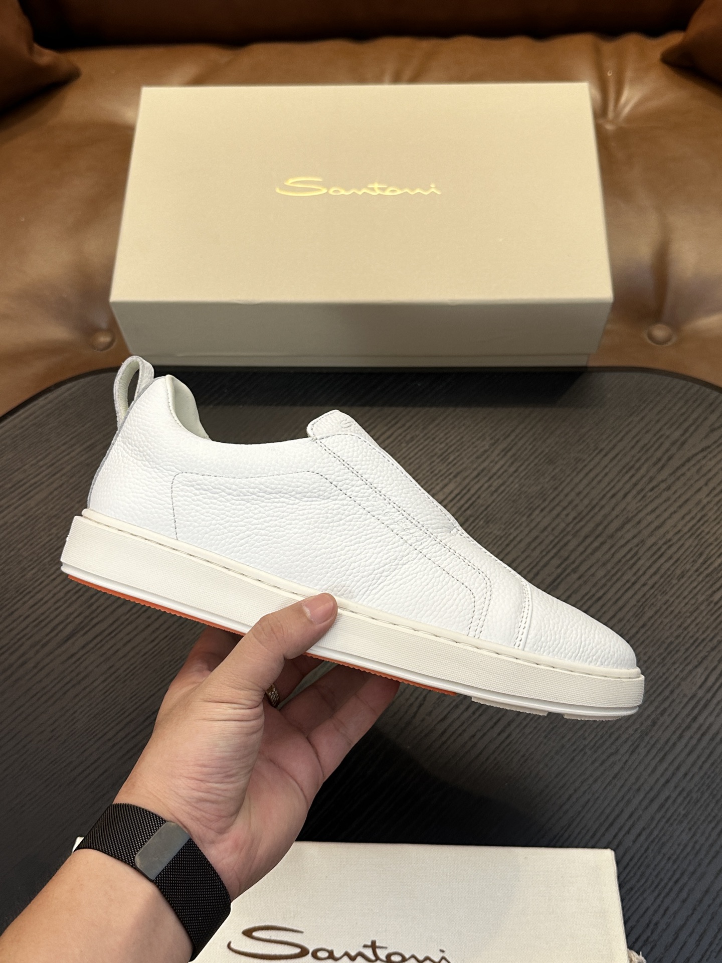 🌾Santoni(圣东尼）意大利男士手工小牛皮鞋出货！这个意大利纯手工鞋履品牌的每一双鞋设计简洁经典，上脚非常舒适百搭！