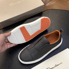 🌾Santoni(圣东尼)意大利男士手工小牛皮鞋出货!这个意大利纯手工鞋履品牌的每一双鞋设计简洁经典,上脚非常舒适百搭! 🌾Santoni(圣东尼)意大利男士手工小牛皮鞋出货!这个意大利纯手工鞋履品牌的每一双鞋设计简洁经典,上脚非常舒适百搭!