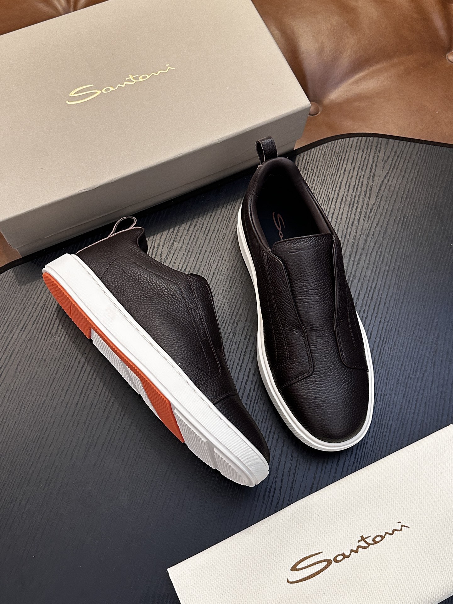🌾Santoni(圣东尼)意大利男士手工小牛皮鞋出货!这个意大利纯手工鞋履品牌的每一双鞋设计简洁经典,上脚非常舒适百搭! 🌾Santoni(圣东尼)意大利男士手工小牛皮鞋出货!这个意大利纯手工鞋履品牌的每一双鞋设计简洁经典,上脚非常舒适百搭!