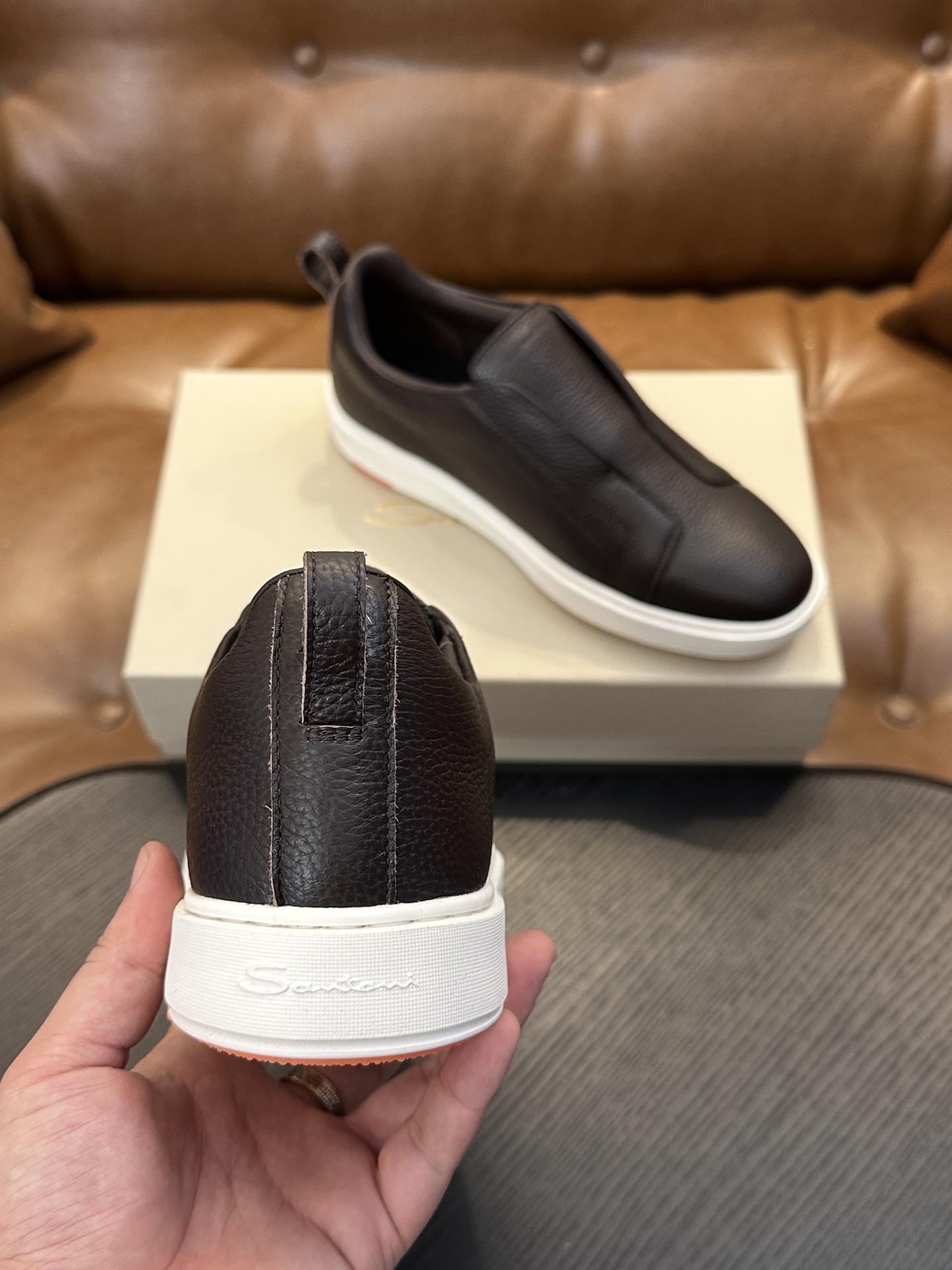 🌾Santoni(圣东尼)意大利男士手工小牛皮鞋出货!这个意大利纯手工鞋履品牌的每一双鞋设计简洁经典,上脚非常舒适百搭! 🌾Santoni(圣东尼)意大利男士手工小牛皮鞋出货!这个意大利纯手工鞋履品牌的每一双鞋设计简洁经典,上脚非常舒适百搭!