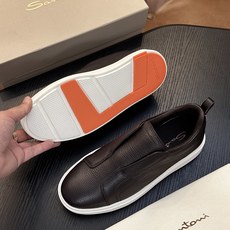 🌾Santoni(圣东尼)意大利男士手工小牛皮鞋出货!这个意大利纯手工鞋履品牌的每一双鞋设计简洁经典,上脚非常舒适百搭! 🌾Santoni(圣东尼)意大利男士手工小牛皮鞋出货!这个意大利纯手工鞋履品牌的每一双鞋设计简洁经典,上脚非常舒适百搭!